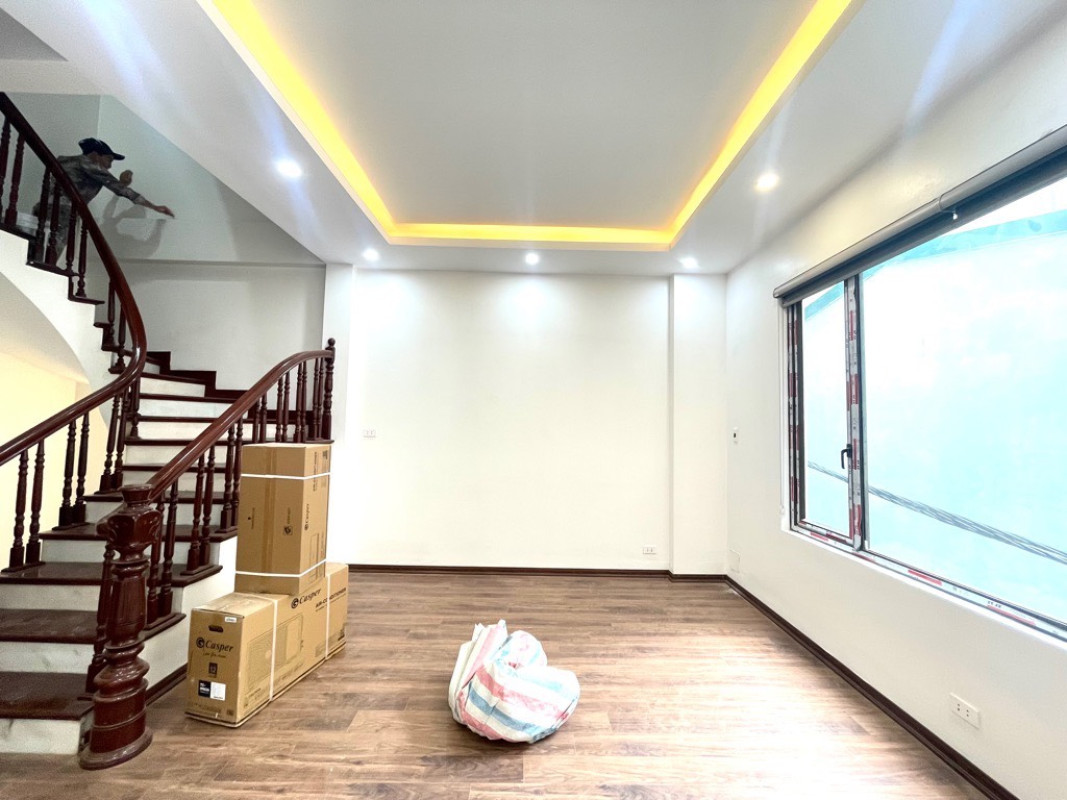 BÁN NHÀ CẦU GIẤY, TRUNG TÂM, NGÕ THÔNG. 52M2, 5 TẦNG CHỈ 9,9 TỶ