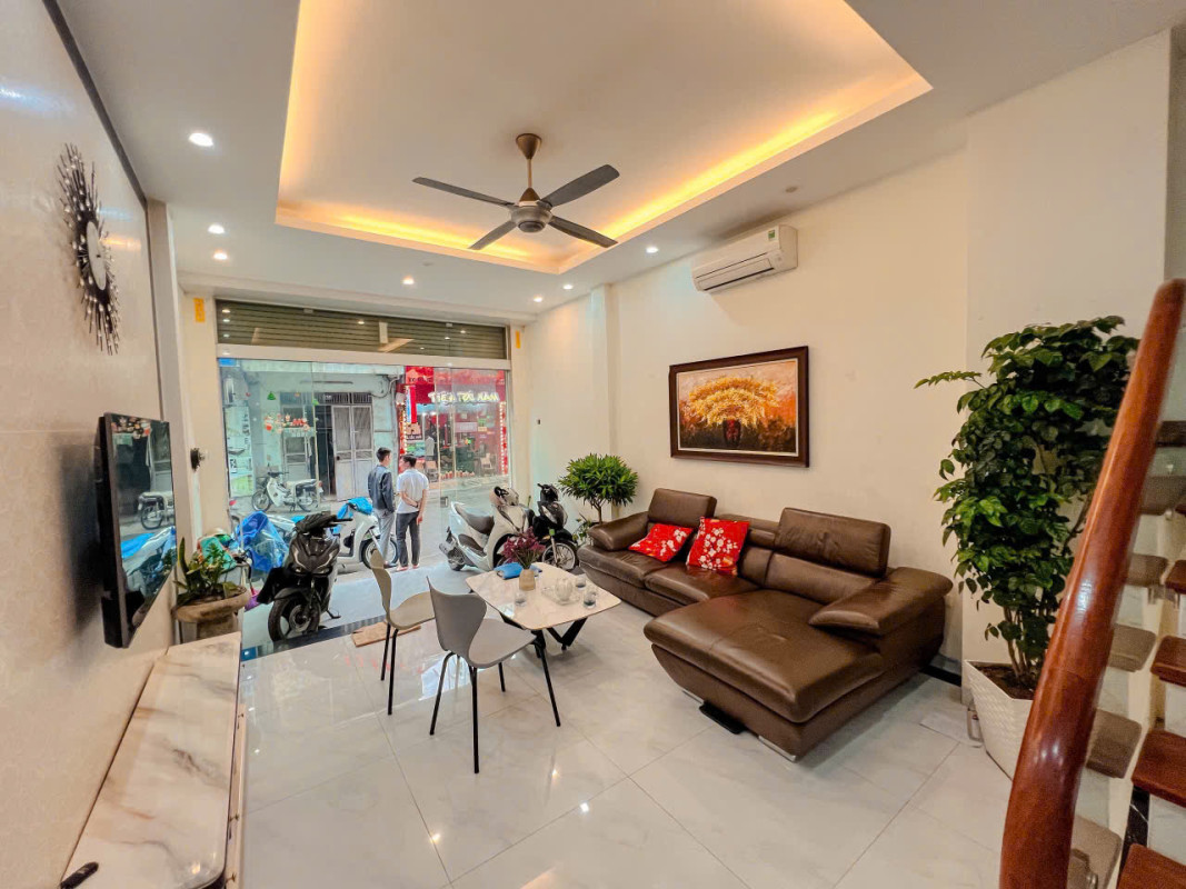 bán nhà bùi xương trạch 4 tầng hà nội  ,dt 70m2 giá 24ty trên xíu   bàn giao fun nội thất 0832865116