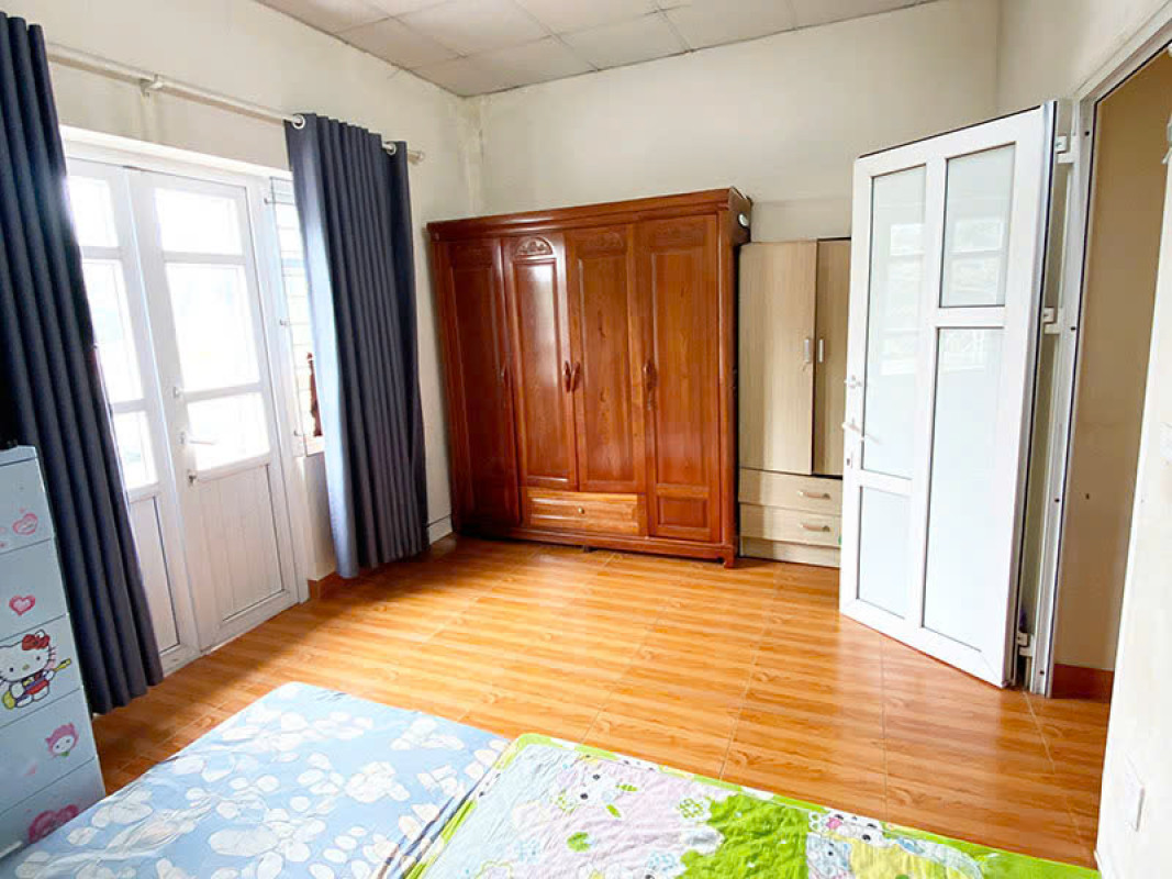 BÁN Nhà 2 tầng Lạc Long Quân  – gần Hồ Tây GIÁ 10TY DT 45m2 LH 083.2865.116